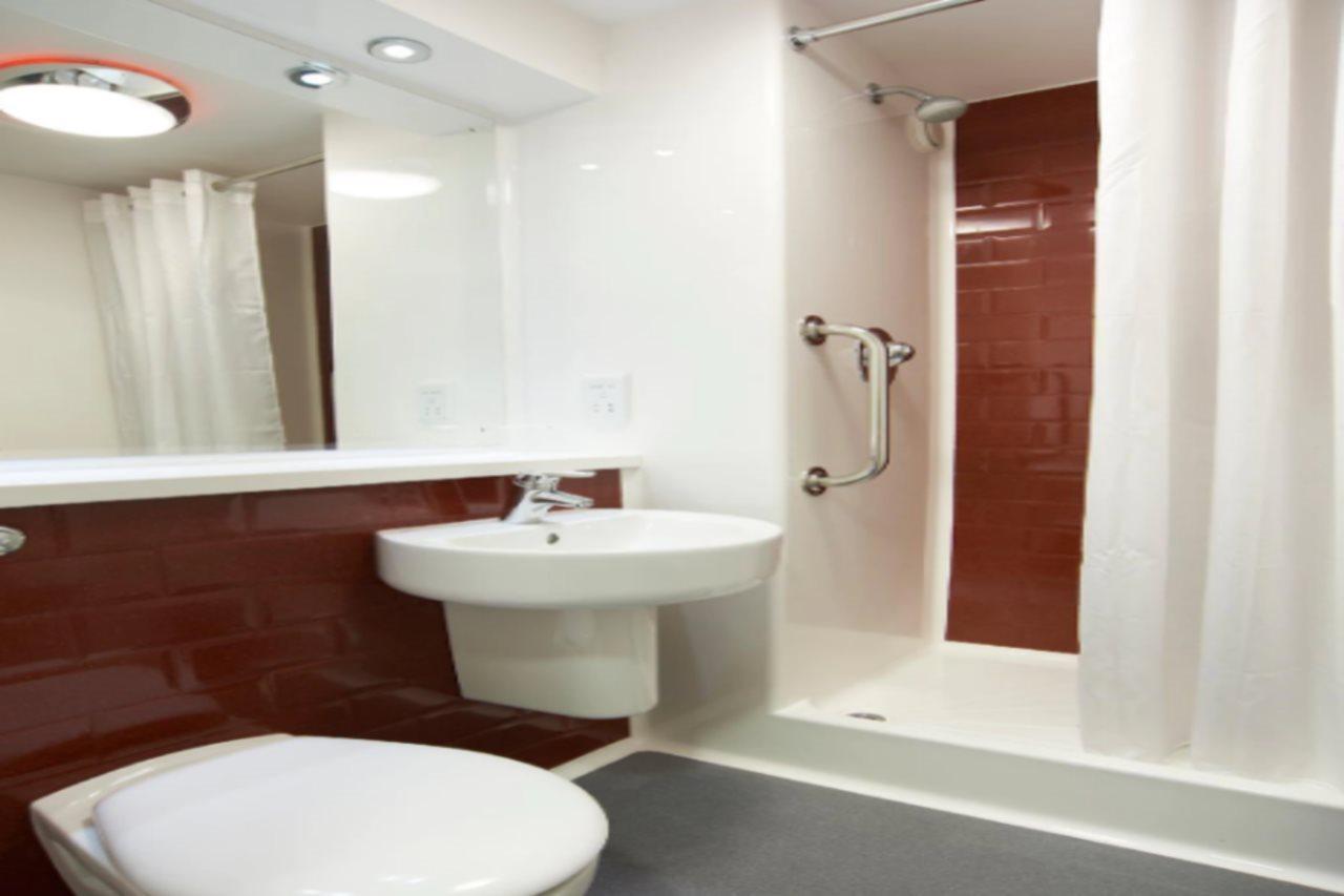 Travelodge Dundee Strathmore Avenue Экстерьер фото
